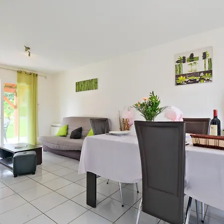 L'ajuda Avec Piscine Et Clim *