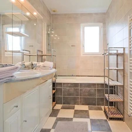 L'ajuda Avec Piscine Et Clim *