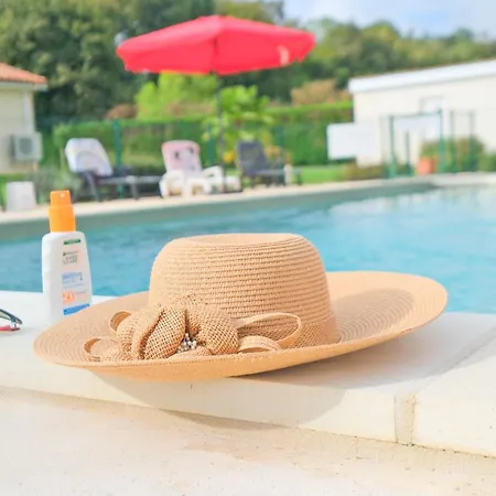 L'ajuda Avec Piscine Et Clim *