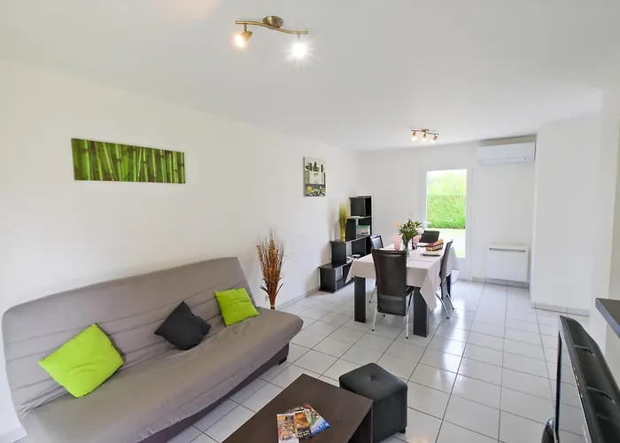 L'ajuda Avec Piscine Et Clim *